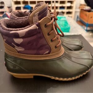 Tommy Hilfiger Plush Lined lace up duck boots